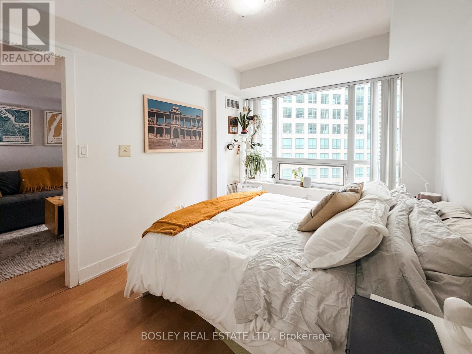 908 - 20 Blue Jays Way, Toronto, Ontario  M5V 3W6 - Photo 6 - C12692286