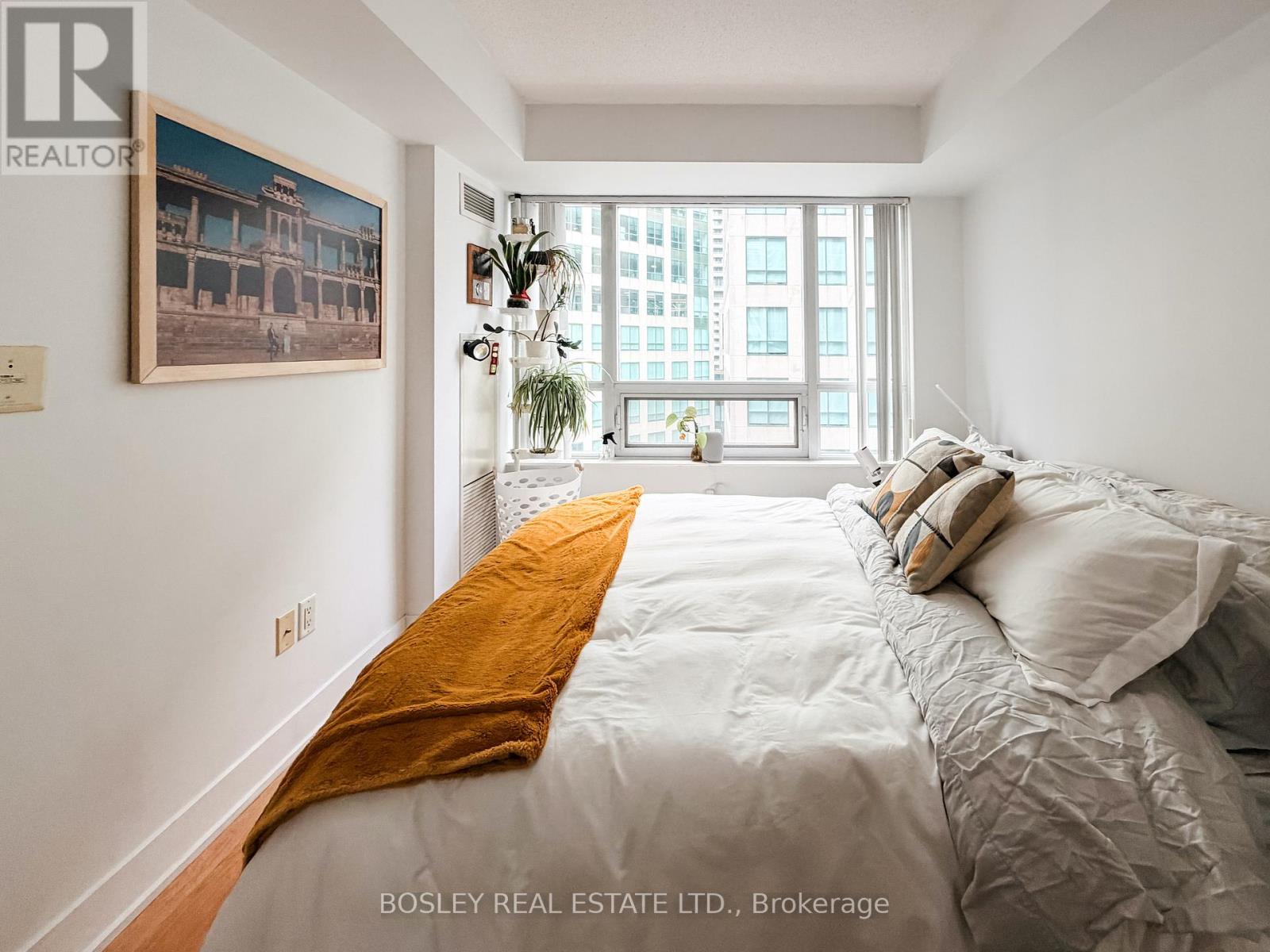 908 - 20 Blue Jays Way, Toronto, Ontario  M5V 3W6 - Photo 7 - C12692286