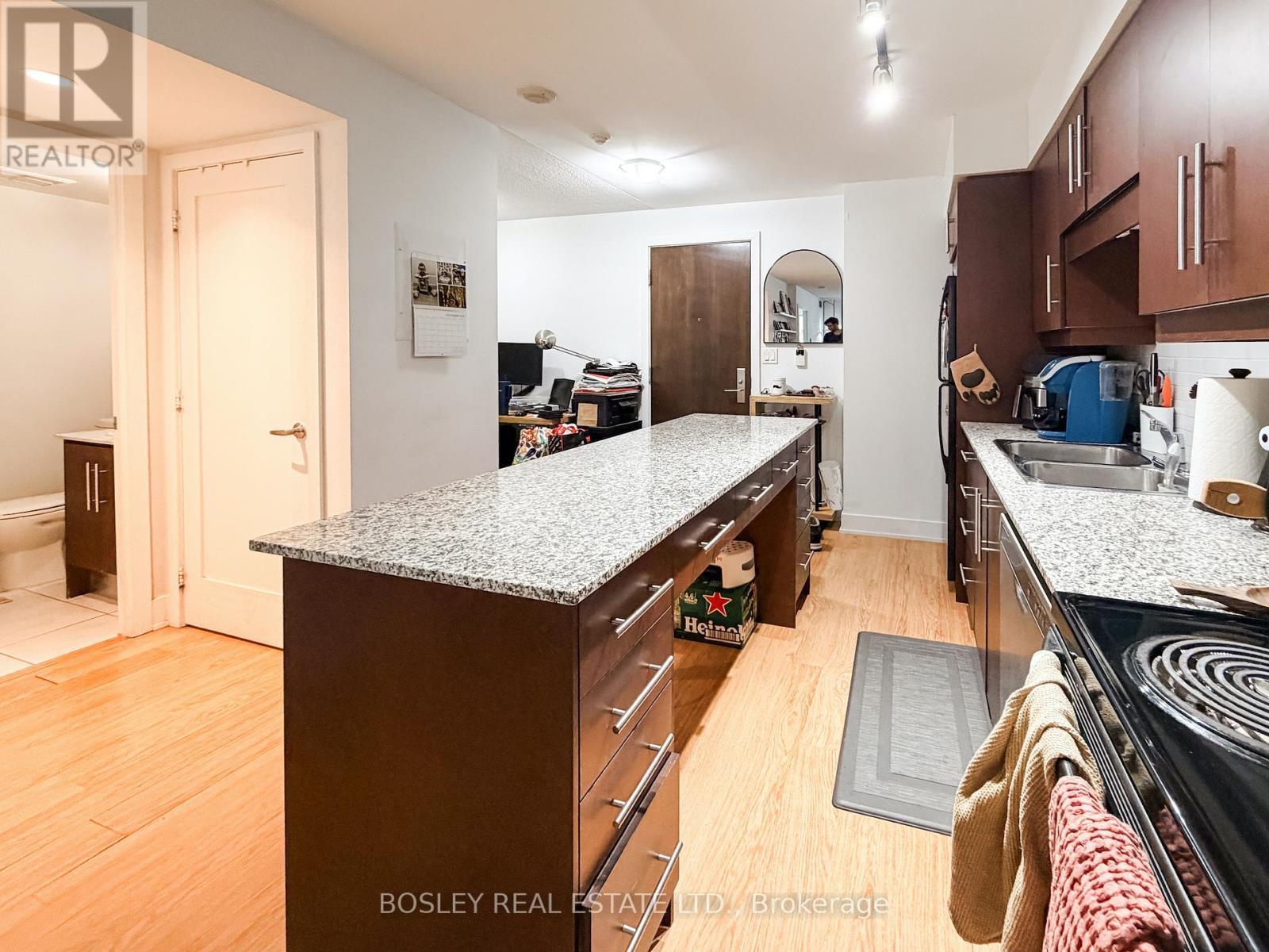 908 - 20 Blue Jays Way, Toronto, Ontario  M5V 3W6 - Photo 8 - C12692286