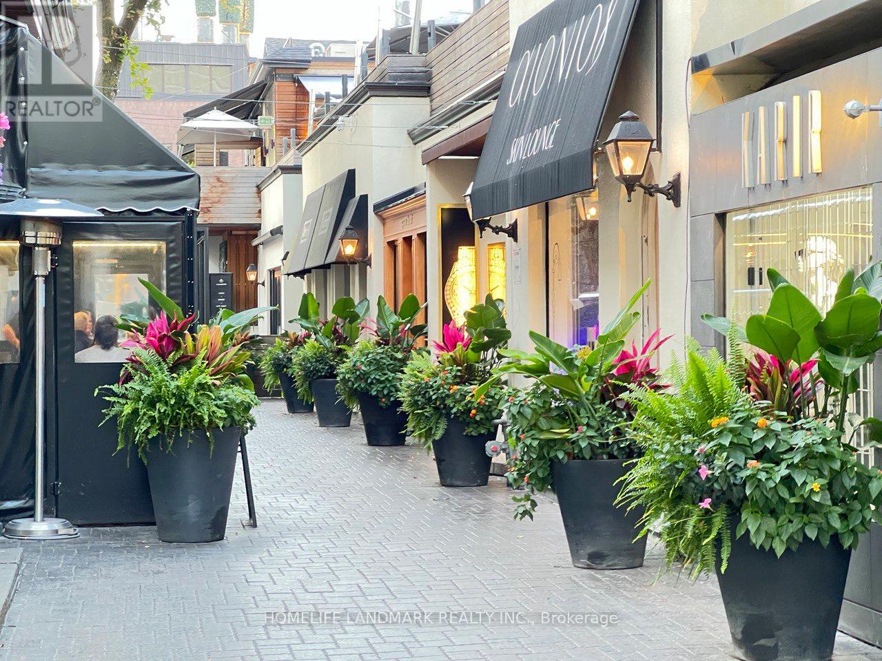 1407 - 155 Yorkville Avenue, Toronto, Ontario  M5R 0B4 - Photo 13 - C12692332