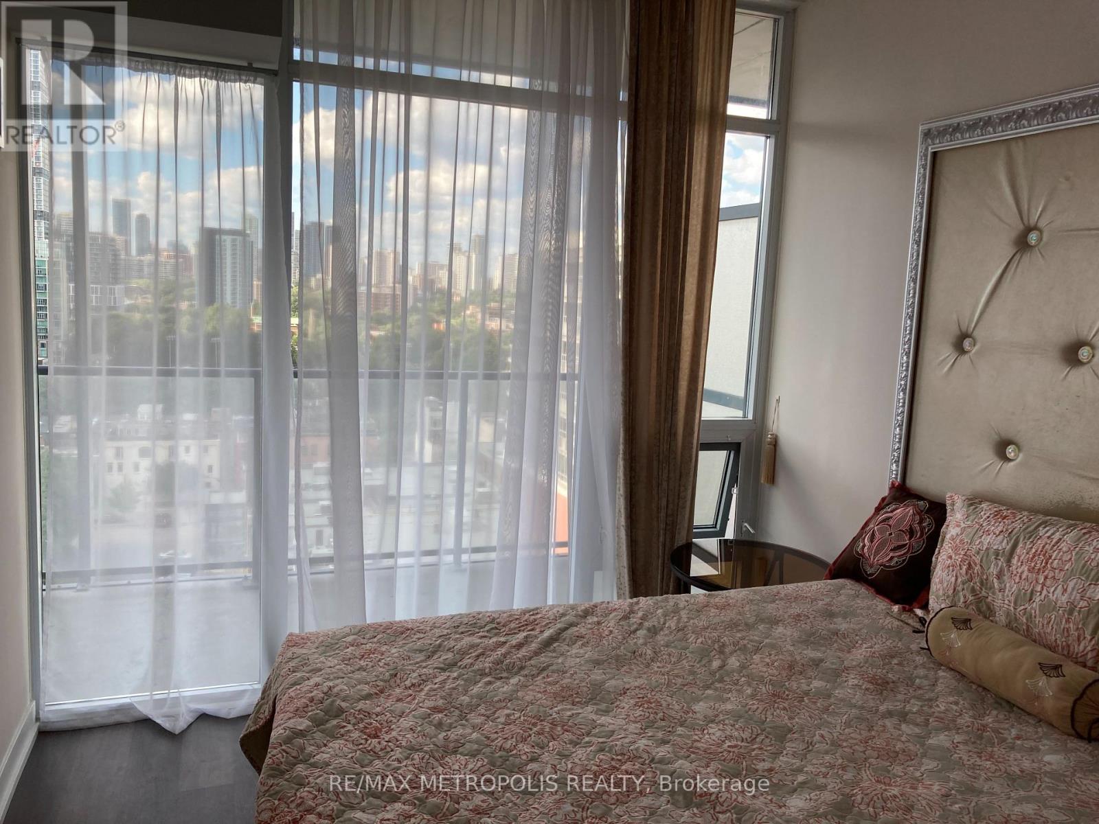 1302 - 105 George Street, Toronto, Ontario  M5A 0L4 - Photo 7 - C12692366