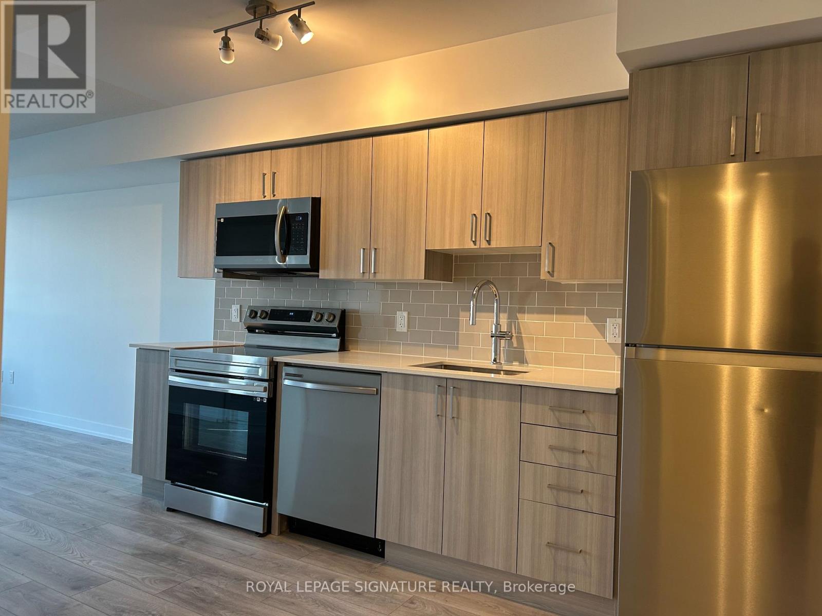 301 - 1455 Celebration Drive, Pickering, Ontario  L1W 1L8 - Photo 8 - E12692278