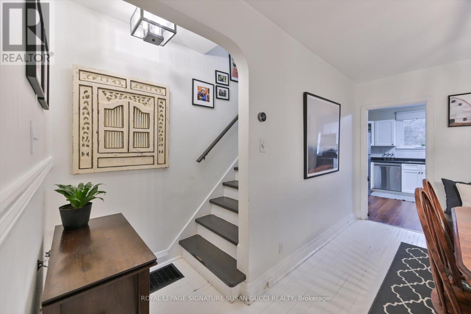 257 Lumsden Avenue, Toronto, Ontario  M4C 2K7 - Photo 15 - E12692338