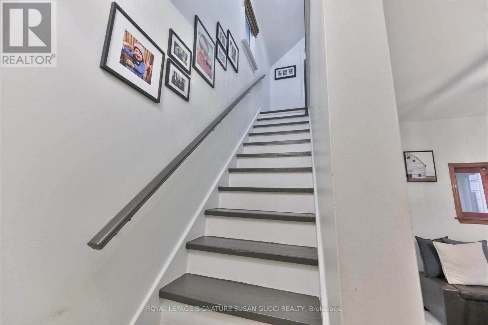 257 Lumsden Avenue, Toronto, Ontario  M4C 2K7 - Photo 16 - E12692338