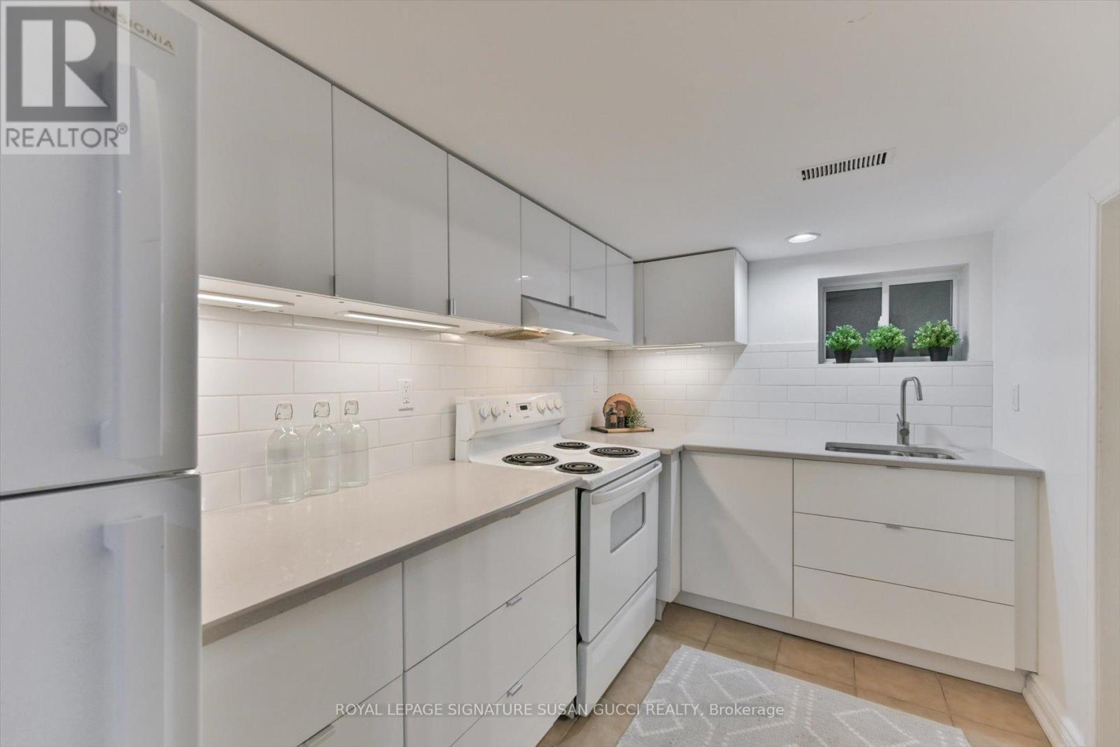 257 Lumsden Avenue, Toronto, Ontario  M4C 2K7 - Photo 29 - E12692338