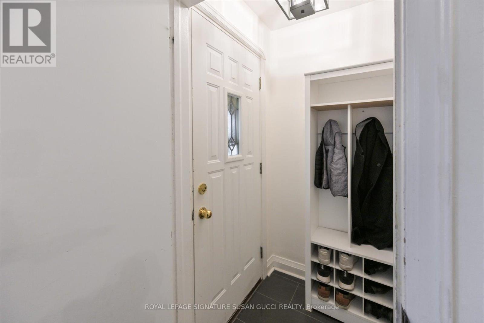 257 Lumsden Avenue, Toronto, Ontario  M4C 2K7 - Photo 3 - E12692338