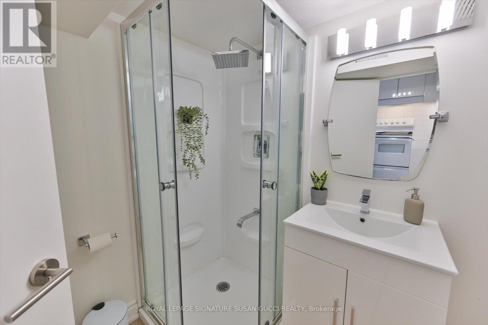 257 Lumsden Avenue, Toronto, Ontario  M4C 2K7 - Photo 31 - E12692338