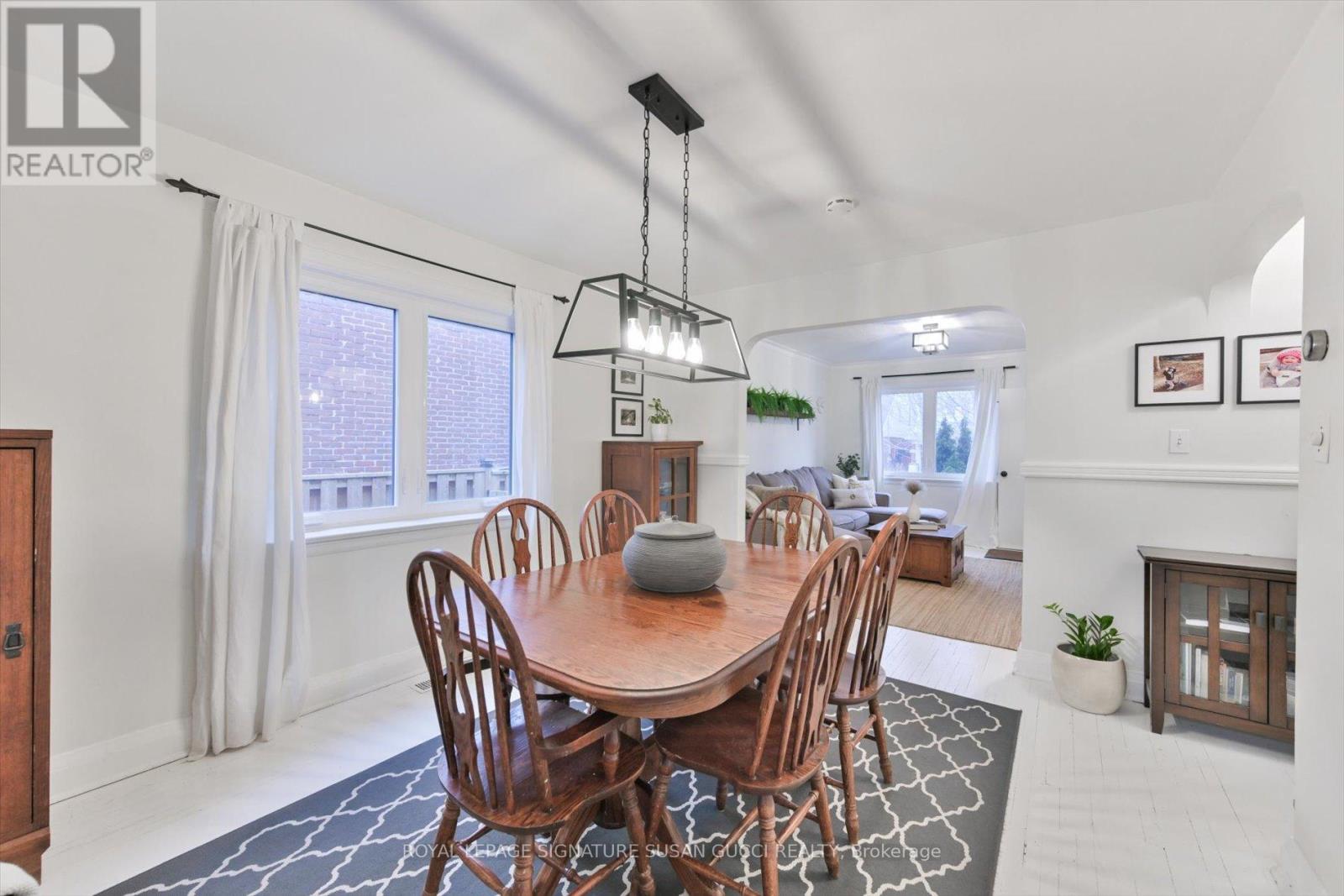 257 Lumsden Avenue, Toronto, Ontario  M4C 2K7 - Photo 8 - E12692338