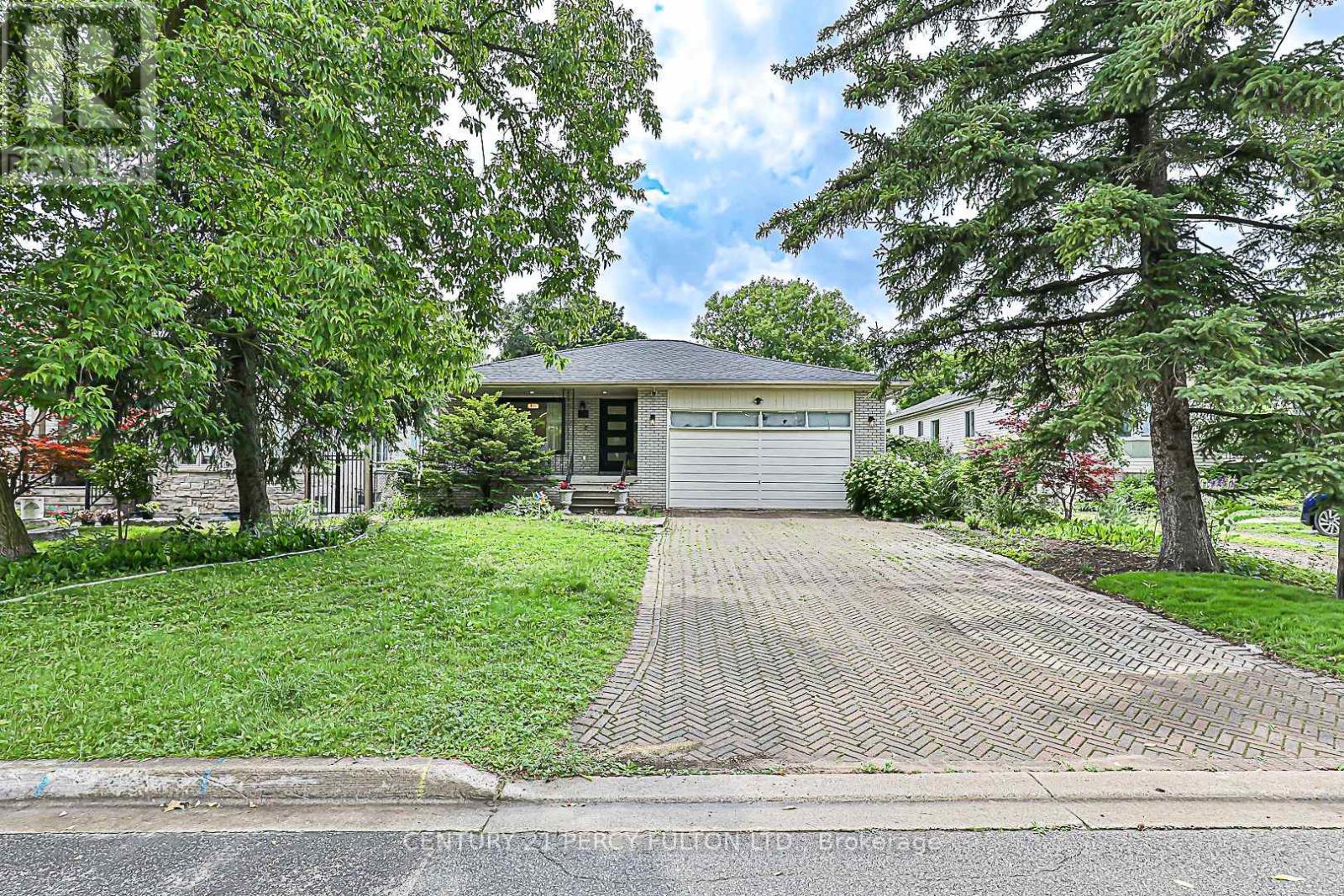 168 Ruggles Avenue, Richmond Hill, Ontario  L4C 1Y4 - Photo 1 - N12692196