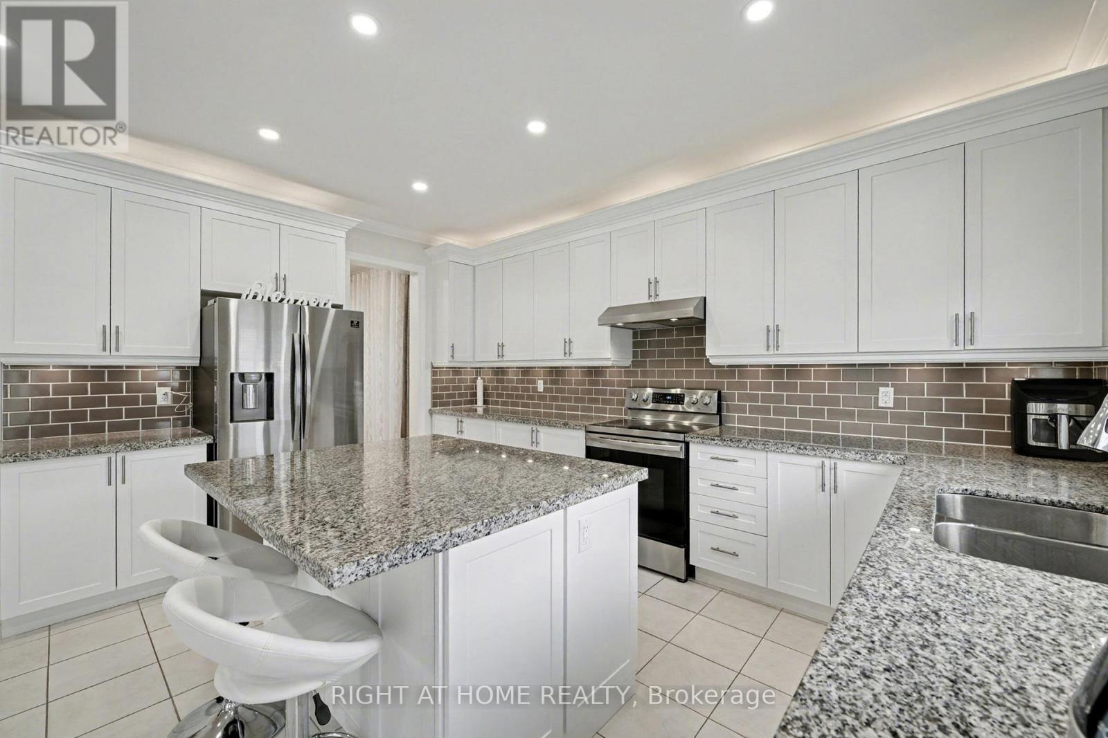 1016 Wickham Road, Innisfil, Ontario  L9S 0N5 - Photo 12 - N12692240