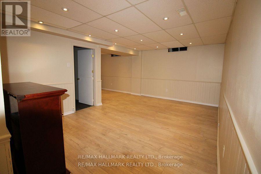 20 Brown Street, Barrie (Ardagh), Ontario  L4N 7V8 - Photo 16 - S12692262