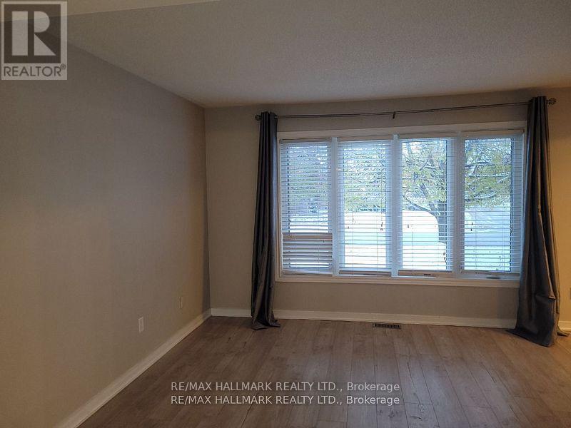 20 Brown Street, Barrie (Ardagh), Ontario  L4N 7V8 - Photo 3 - S12692262