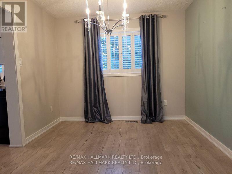 20 Brown Street, Barrie (Ardagh), Ontario  L4N 7V8 - Photo 4 - S12692262