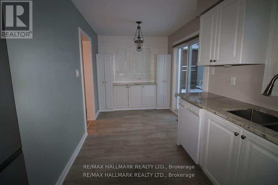 20 Brown Street, Barrie (Ardagh), Ontario  L4N 7V8 - Photo 5 - S12692262