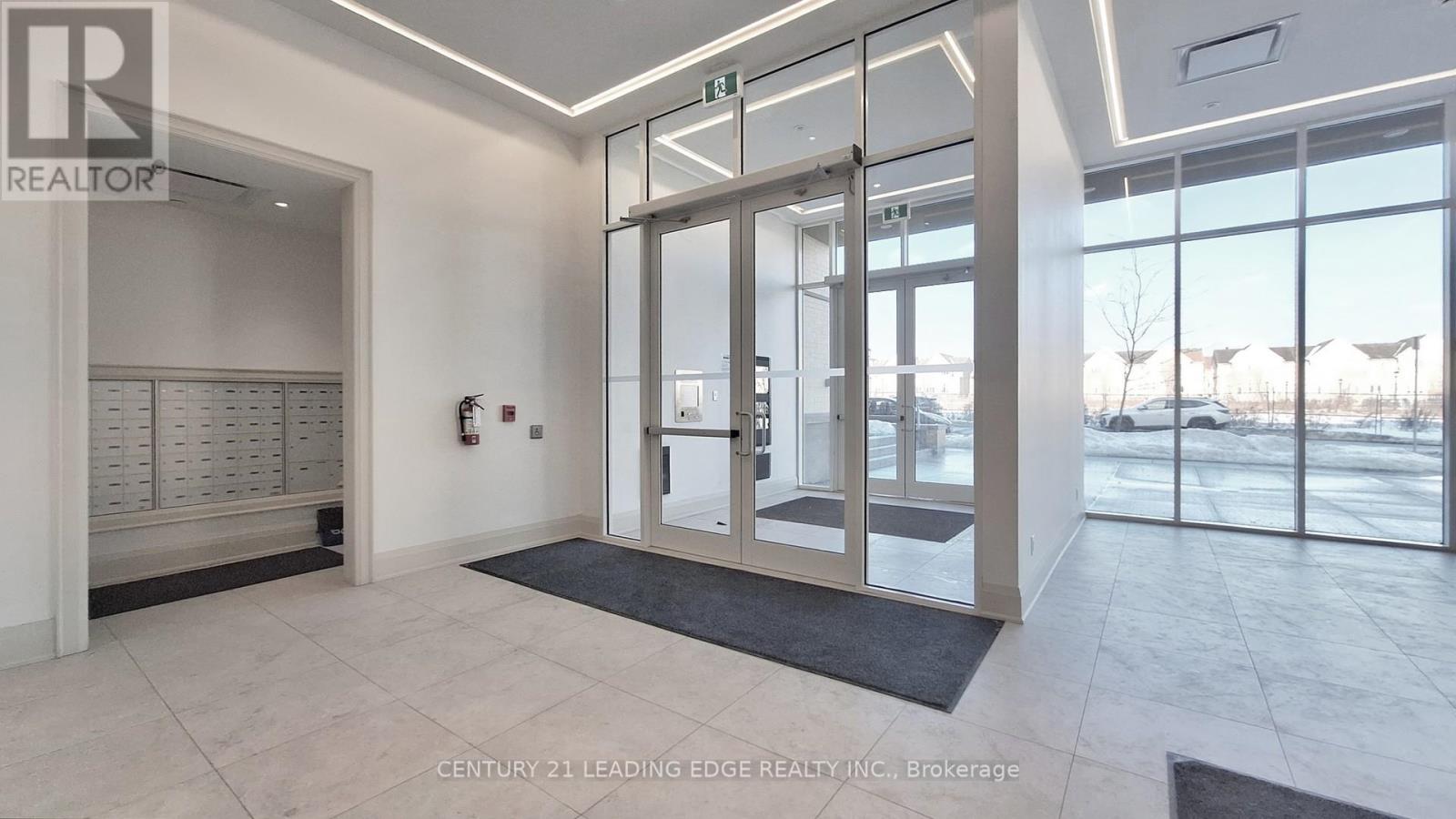 Ph19 - 101 Cathedral High Street, Markham, Ontario  L6C 0P1 - Photo 4 - N12688192