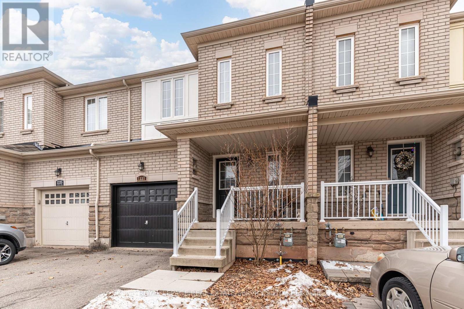 1337 Kestell Boulevard, Oakville, Ontario  L6H 0C8 - Photo 4 - W12692162