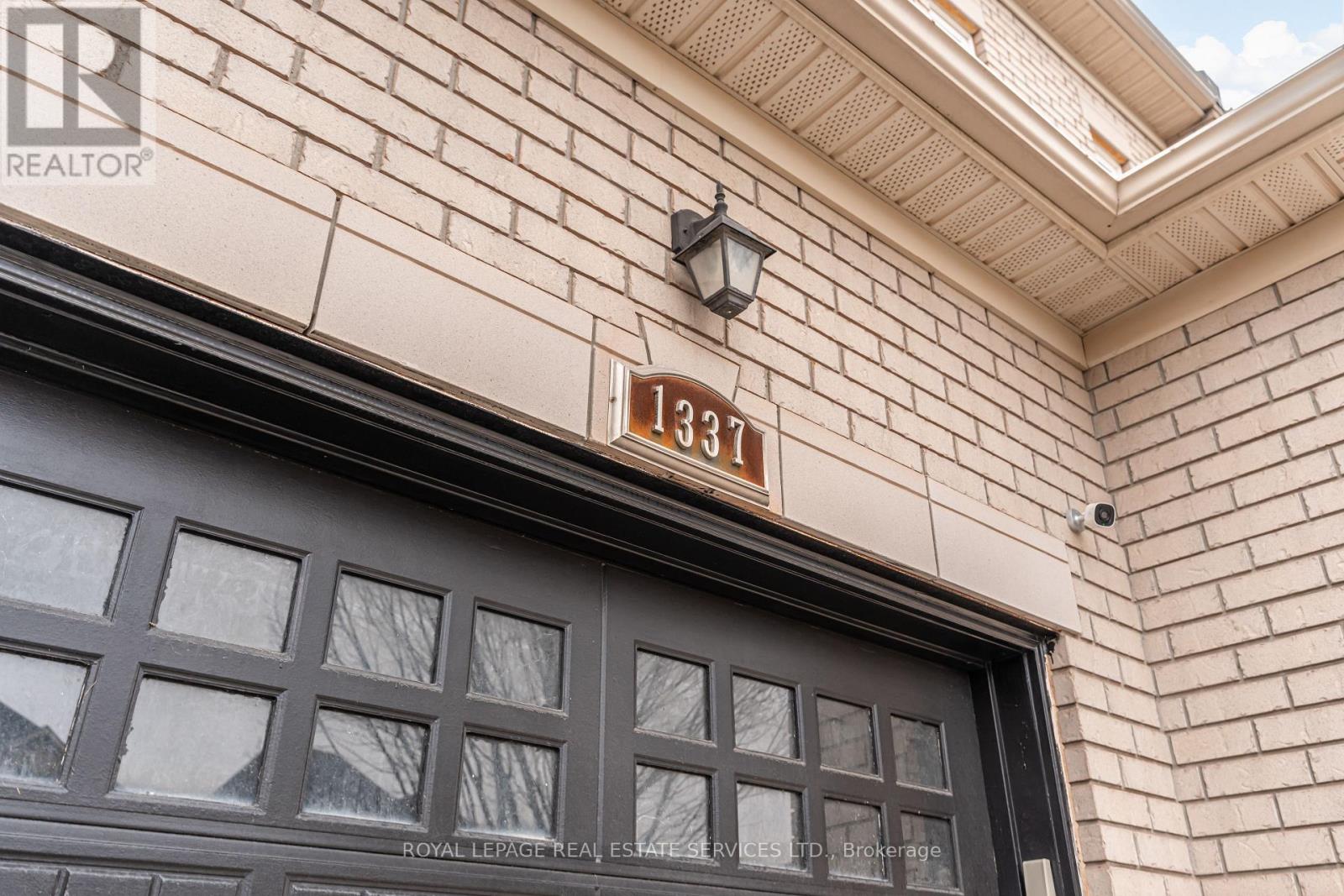 1337 Kestell Boulevard, Oakville, Ontario  L6H 0C8 - Photo 5 - W12692162