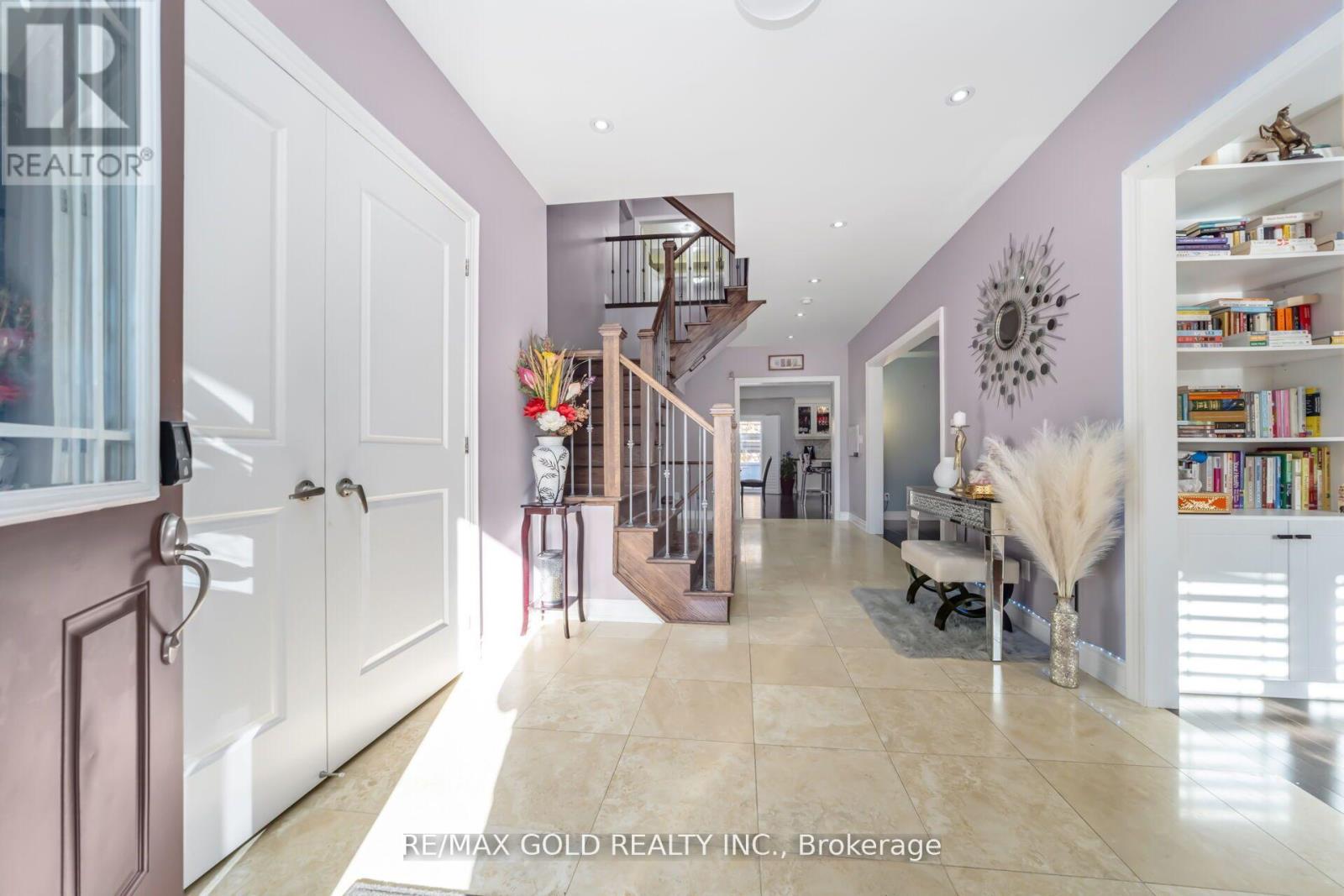 6 Ayrshire Court, Brampton, Ontario  L6Z 0G6 - Photo 5 - W12692268