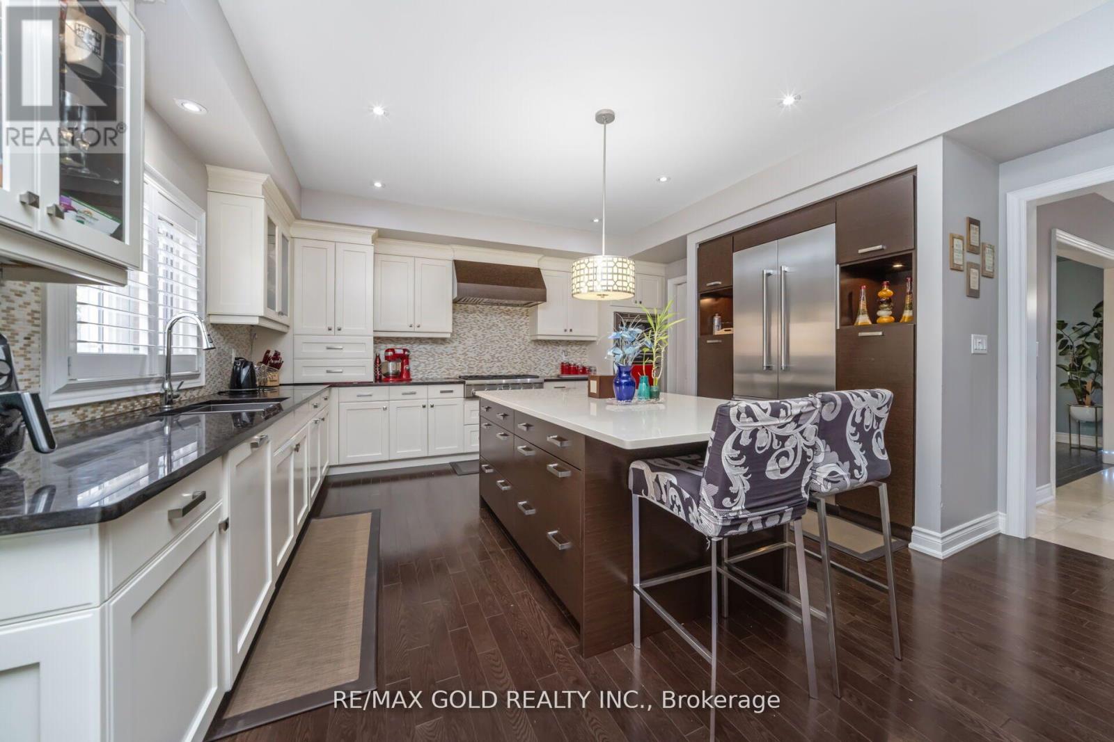 6 Ayrshire Court, Brampton, Ontario  L6Z 0G6 - Photo 9 - W12692268