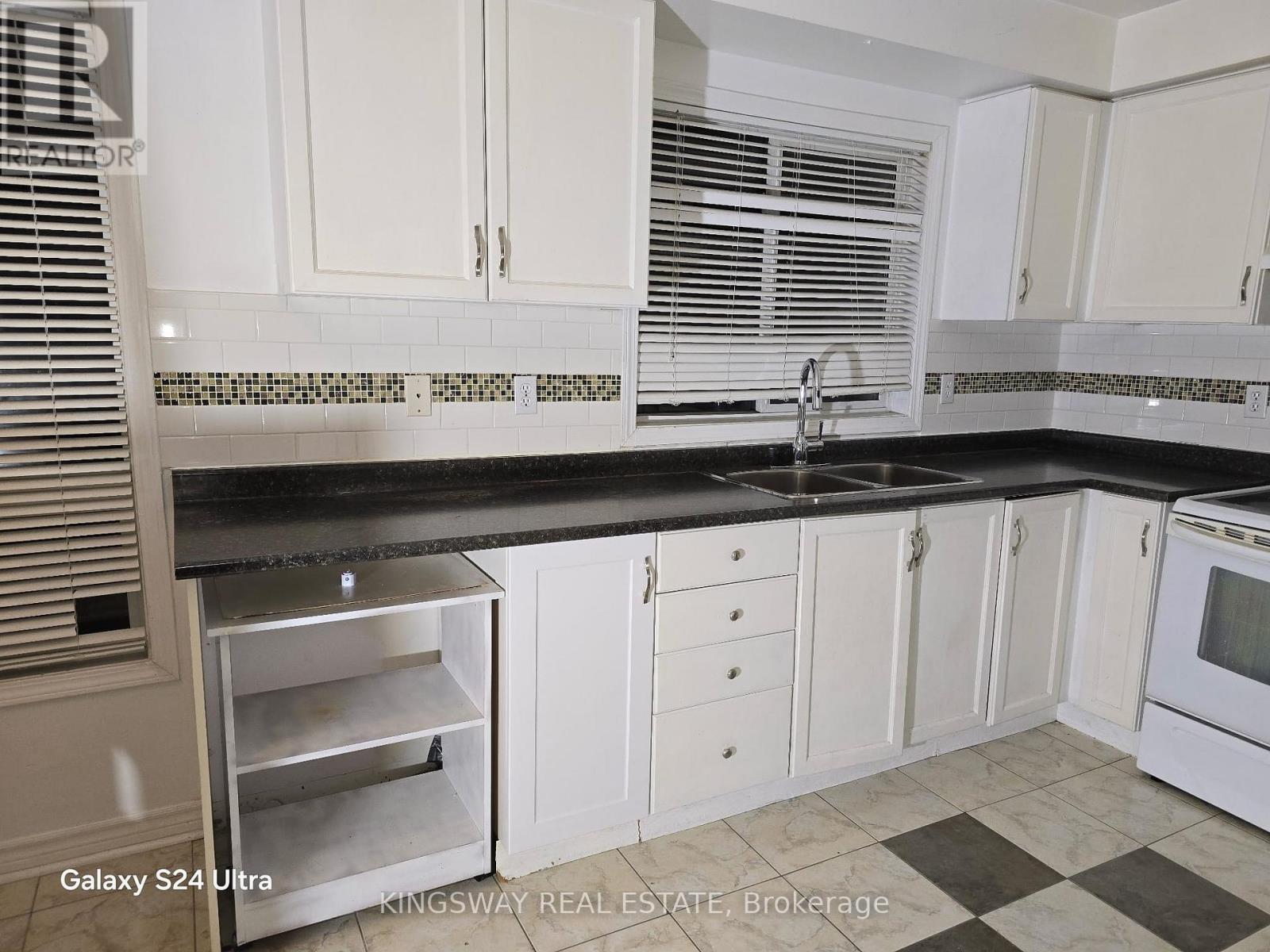 38 - 2 Clay Brick Court, Brampton, Ontario  L6V 4M7 - Photo 6 - W12692322