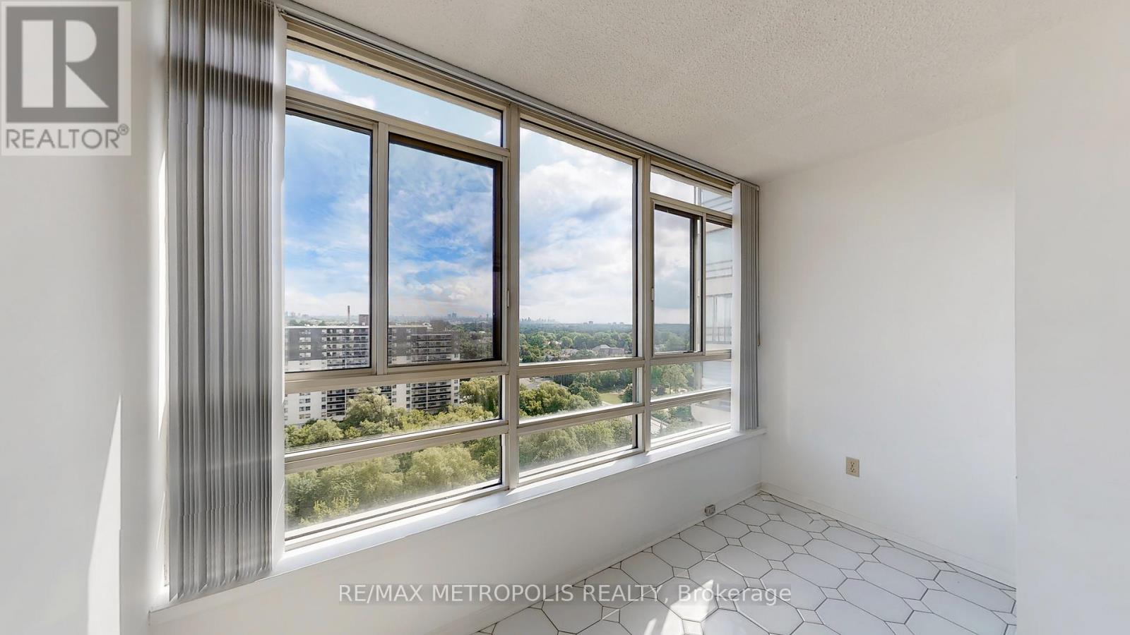 1609 - 75 King Street E, Mississauga, Ontario  L5A 4G5 - Photo 13 - W12692328