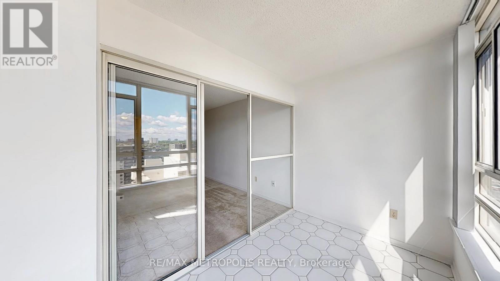 1609 - 75 King Street E, Mississauga, Ontario  L5A 4G5 - Photo 14 - W12692328