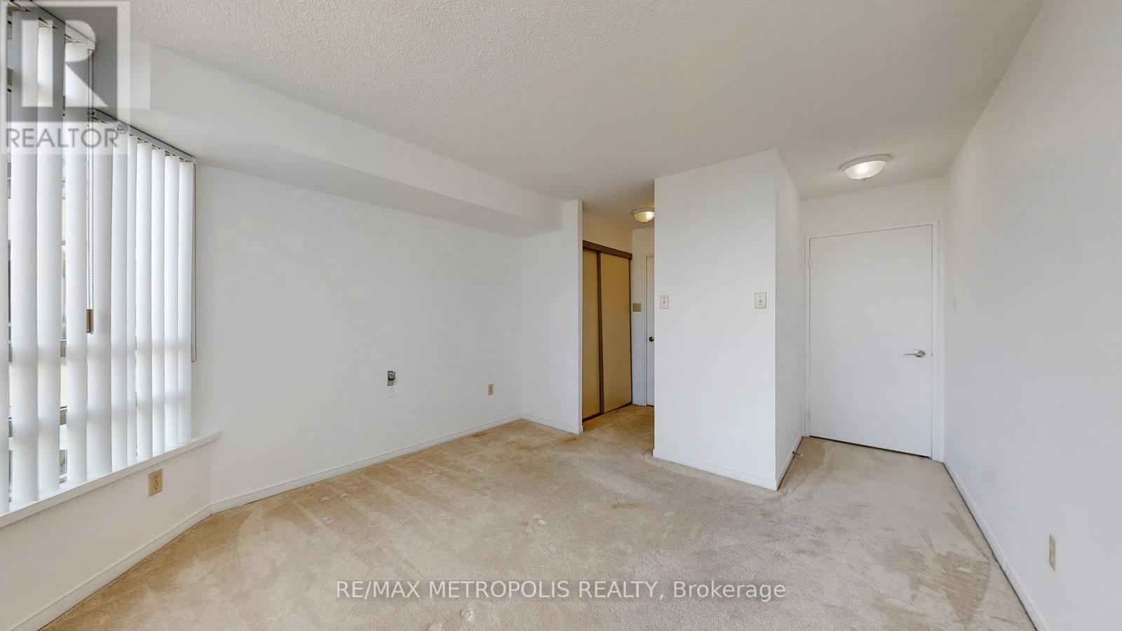 1609 - 75 King Street E, Mississauga, Ontario  L5A 4G5 - Photo 18 - W12692328