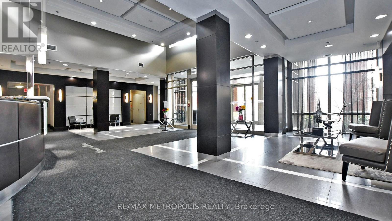 1609 - 75 King Street E, Mississauga, Ontario  L5A 4G5 - Photo 2 - W12692328