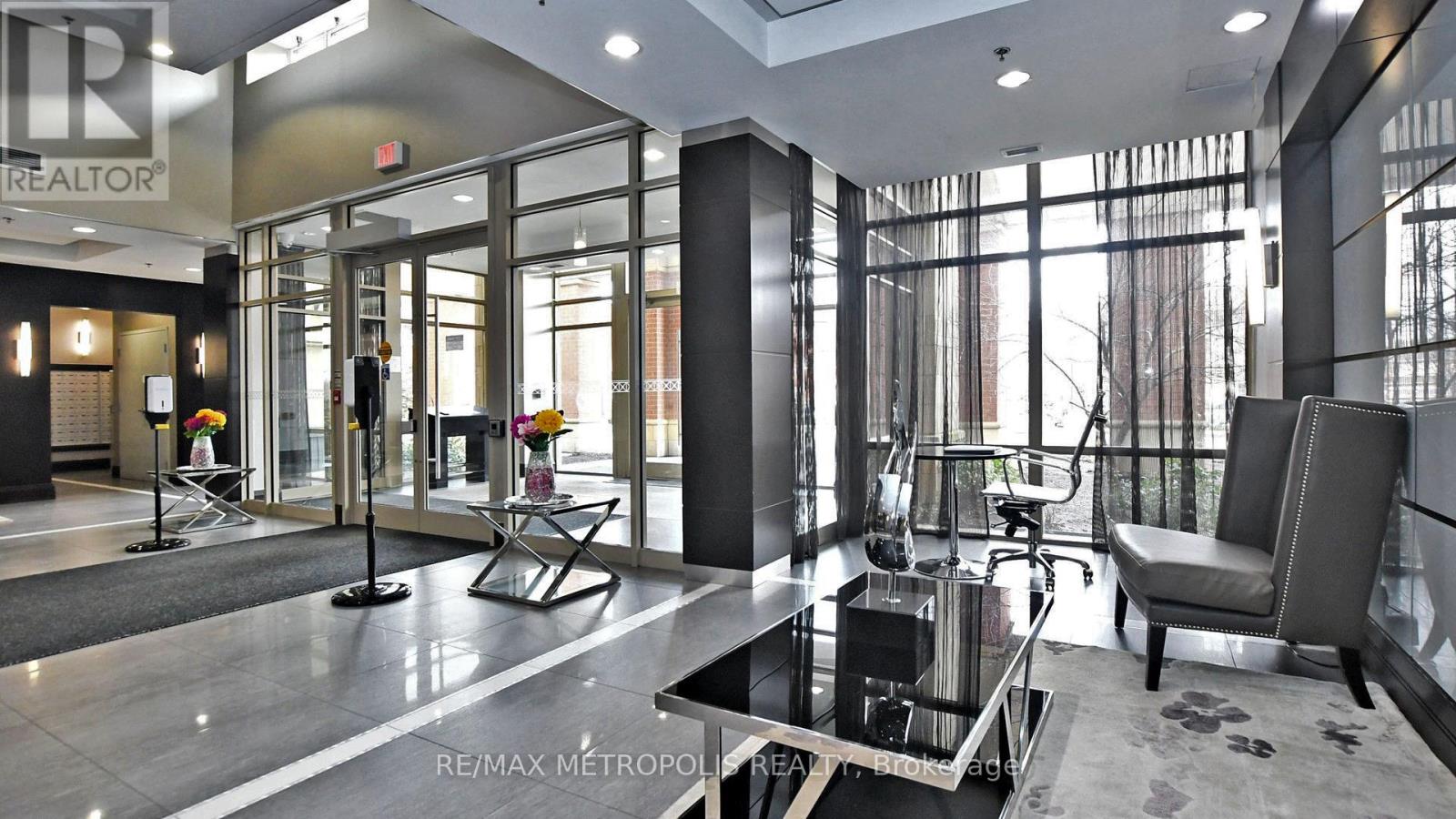 1609 - 75 King Street E, Mississauga, Ontario  L5A 4G5 - Photo 3 - W12692328