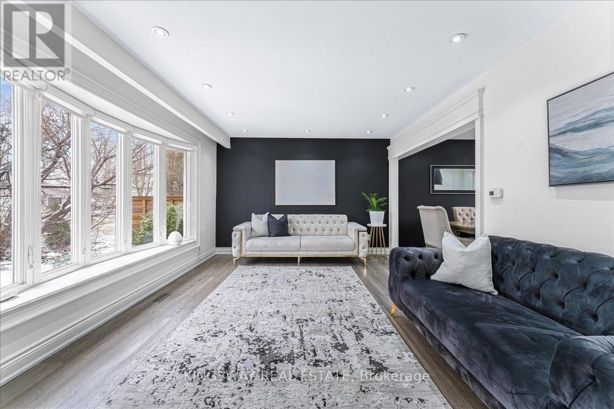 2594 Bromsgrove Road, Mississauga, Ontario  L5J 1M2 - Photo 3 - W12692356