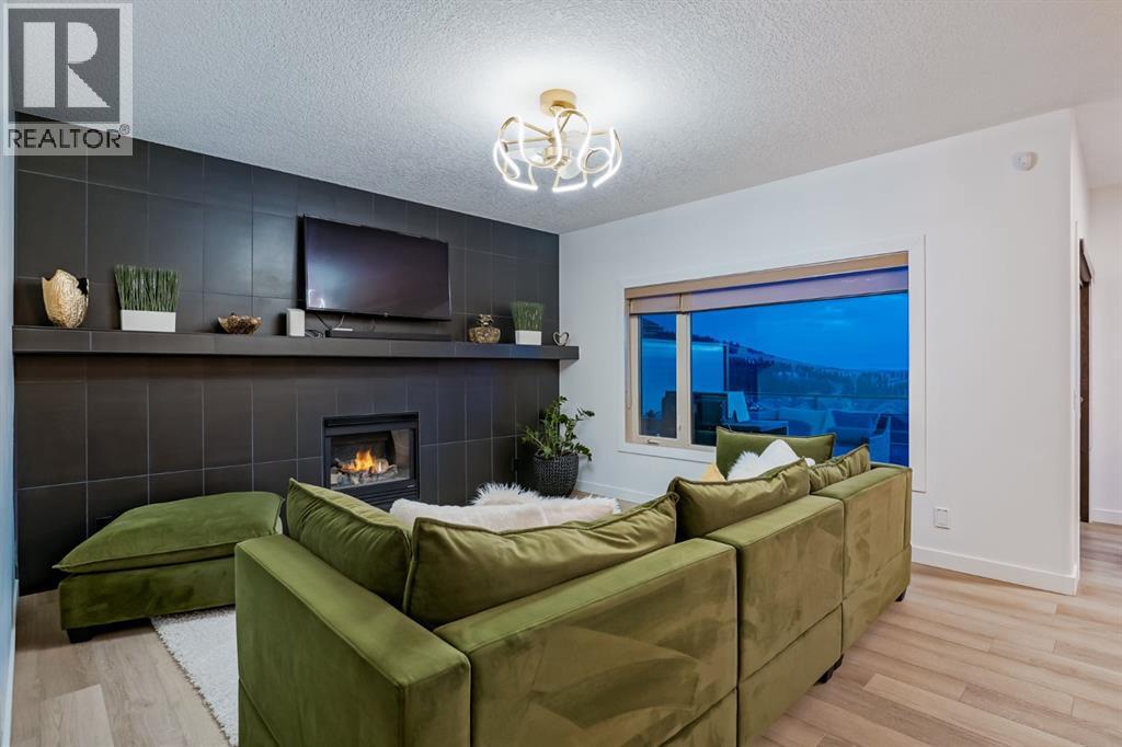 203 Sunset Circle, Cochrane, Alberta  T4C 0C8 - Photo 6 - A2277554