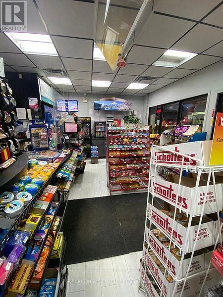 8214 Lundy's  Lane E, Niagara Falls, Ontario  L2H 0L4 - Photo 18 - X12692280