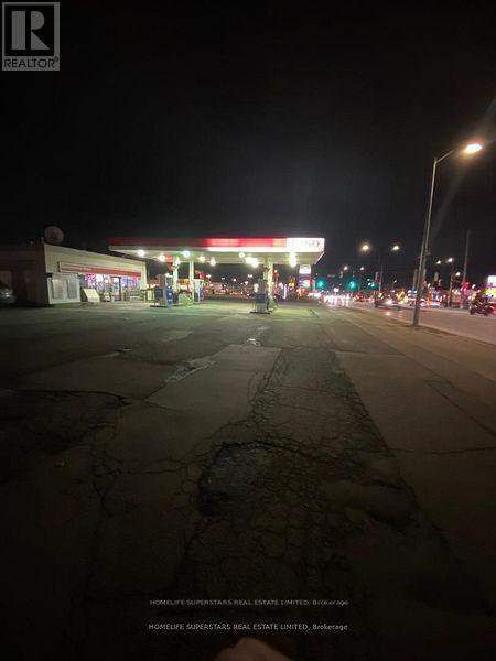 8214 Lundy's  Lane E, Niagara Falls, Ontario  L2H 0L4 - Photo 6 - X12692280