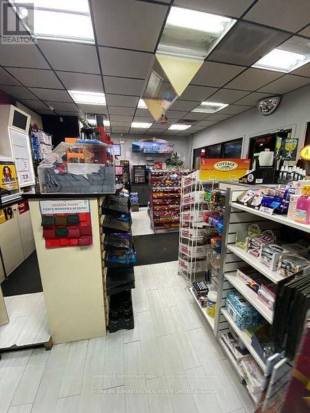 8214 Lundy's  Lane E, Niagara Falls, Ontario  L2H 0L4 - Photo 7 - X12692280