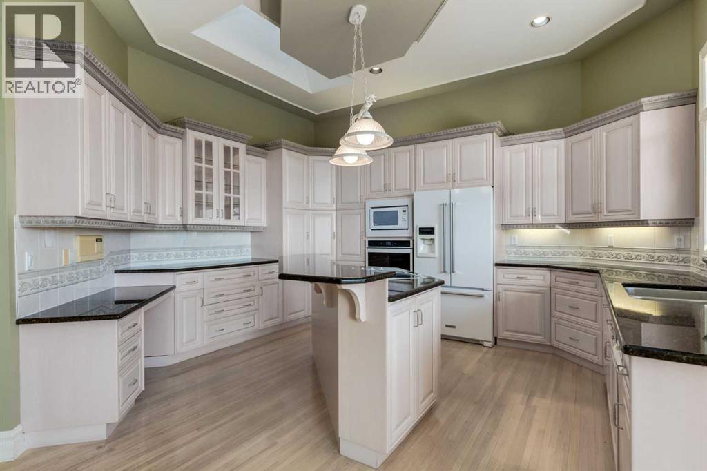 14 Patina Lane Sw, Calgary, Alberta  T3H 3N4 - Photo 12 - A2263476