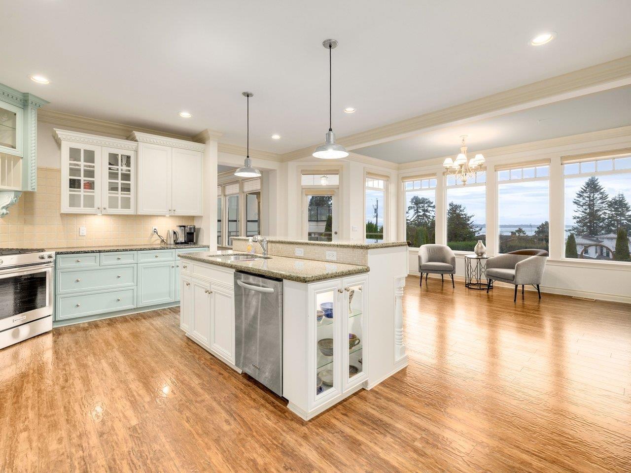 Listing Picture 6 of 39 : 14008 MARINE DRIVE, White Rock - 魯藝地產 Yvonne Lu Group - MLS Medallion Club Member