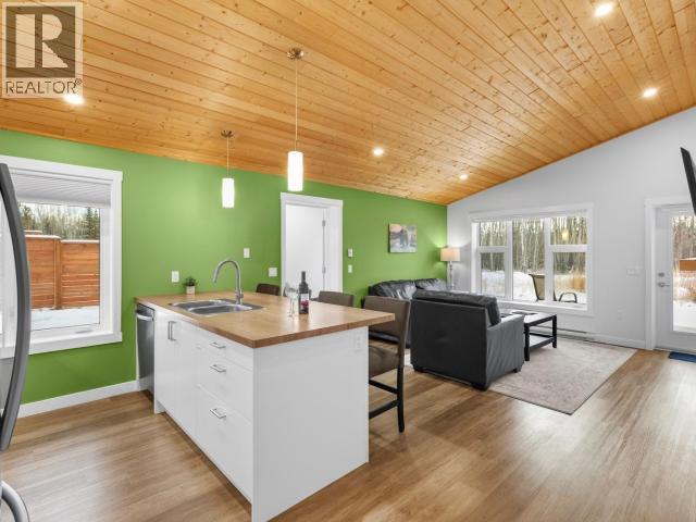 34 Takhini Meadows Drive, Whitehorse North, Yukon  Y1A 7A2 - Photo 13 - 17030