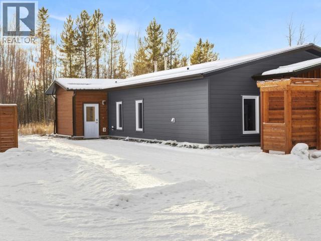 34 Takhini Meadows Drive, Whitehorse North, Yukon  Y1A 7A2 - Photo 5 - 17030