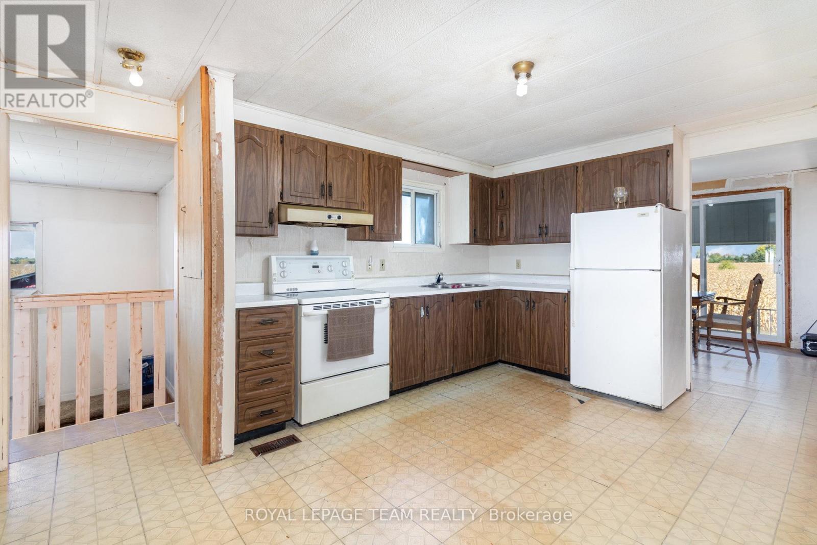 12121 Liscumb Road, North Dundas, Ontario  K0C 2K0 - Photo 13 - X12692396