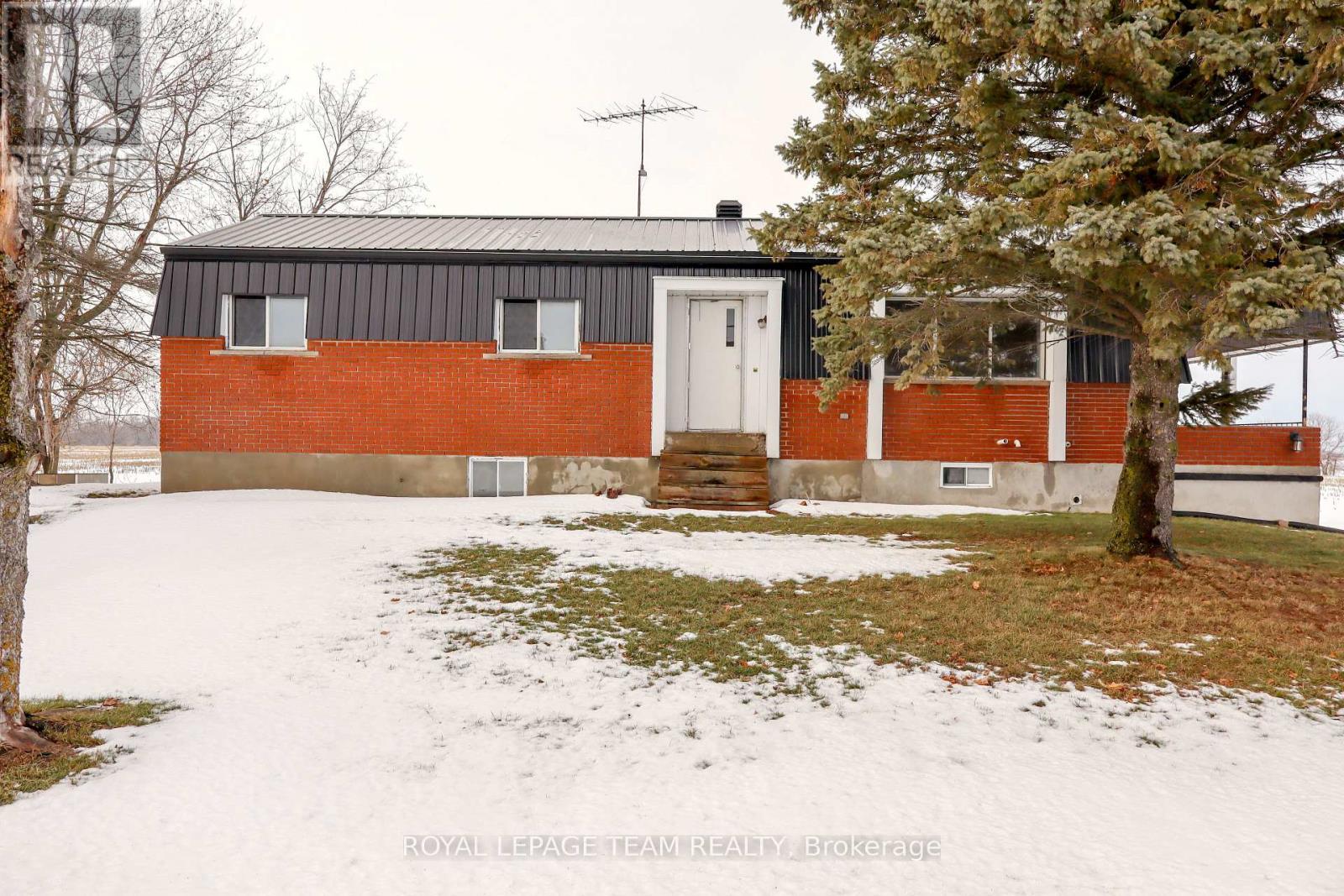 12121 Liscumb Road, North Dundas, Ontario  K0C 2K0 - Photo 2 - X12692396