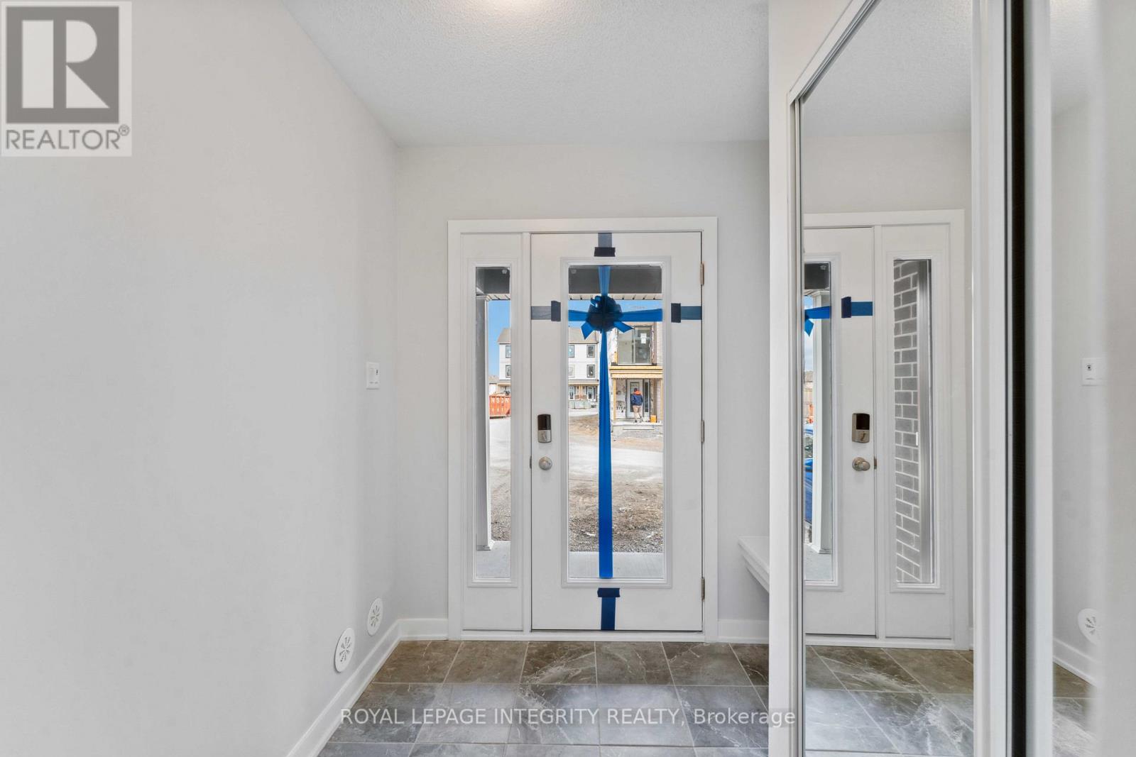 792 Kinstead Private, Ottawa, Ontario  K2S 3B3 - Photo 2 - X12692466