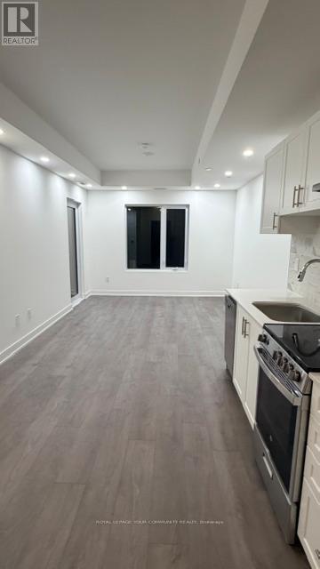 907 - 693 Davis Drive, Newmarket, Ontario  L3Y 2R2 - Photo 5 - N12647078