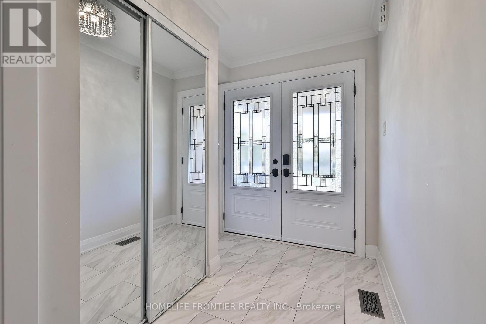 86 Venice Gate Drive, Vaughan, Ontario  L4H 0E7 - Photo 4 - N12692150