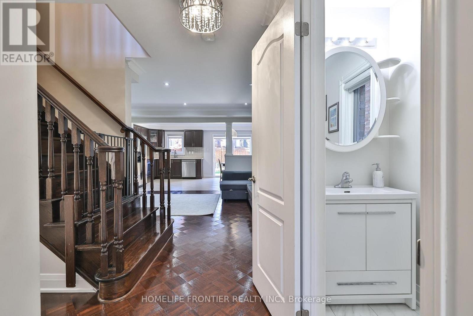 86 Venice Gate Drive, Vaughan, Ontario  L4H 0E7 - Photo 5 - N12692150