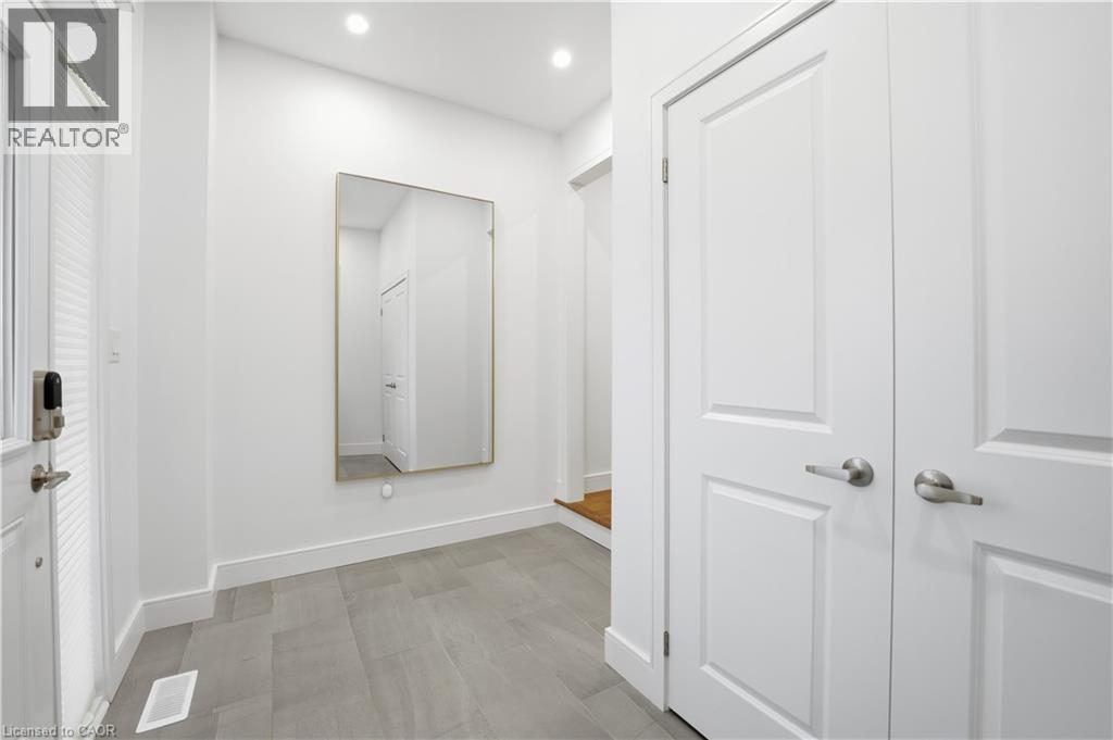 87 Mcknight Avenue, Hamilton, Ontario  L8B 0T8 - Photo 4 - 40785474