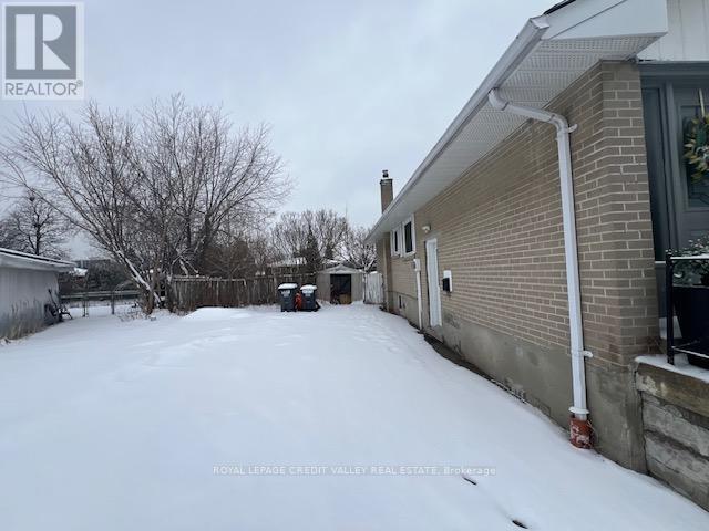 50 Epsom Downs Drive, Brampton, Ontario  L6T 1Y8 - Photo 5 - W12689262