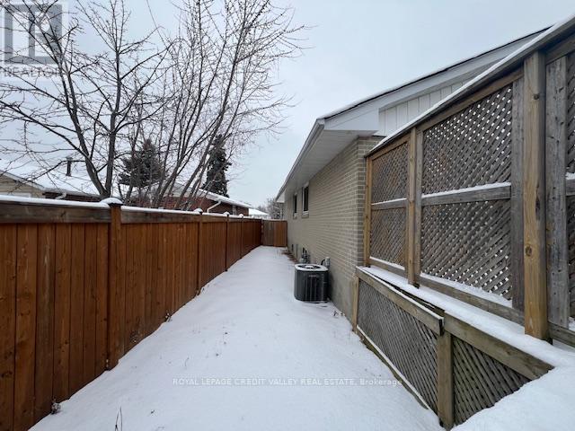 50 Epsom Downs Drive, Brampton, Ontario  L6T 1Y8 - Photo 7 - W12689262