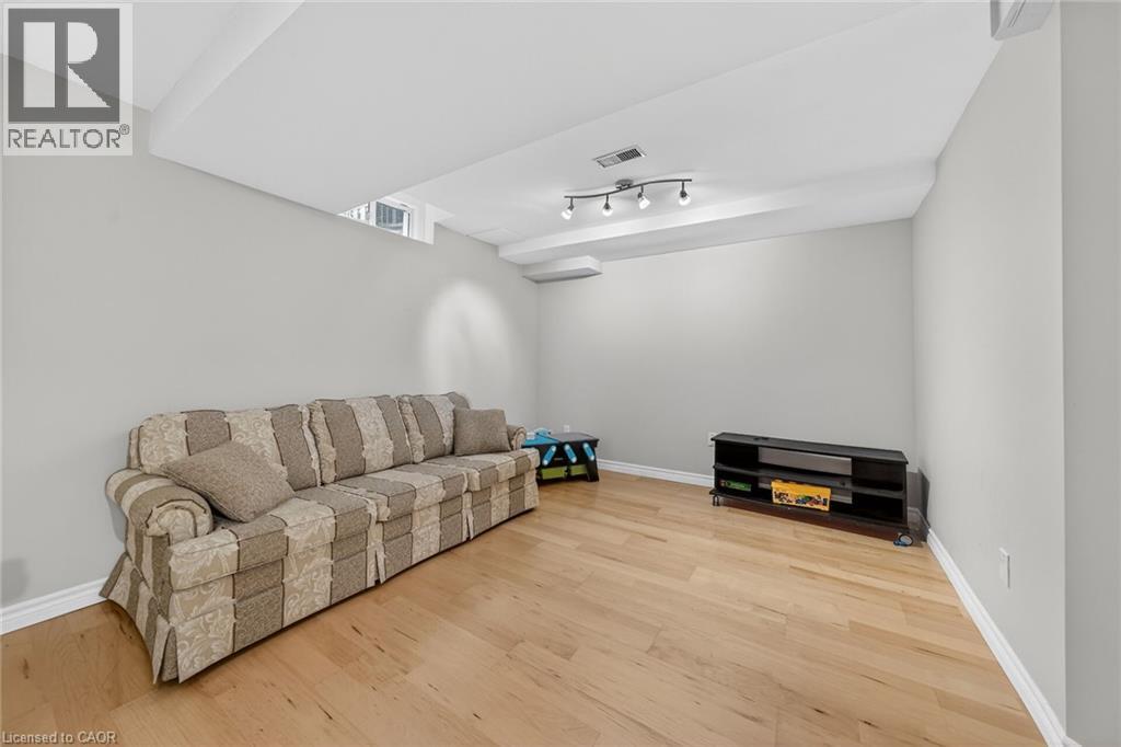 81 Valridge Drive Unit# 36, Ancaster, Ontario  L9G 5B6 - Photo 38 - 40798230