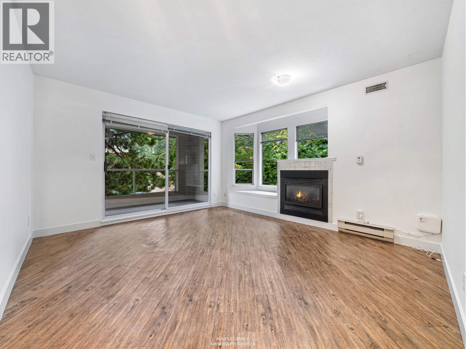 303 123 E 6th Street, North Vancouver, British Columbia  V7L 1N9 - Photo 3 - R3078961