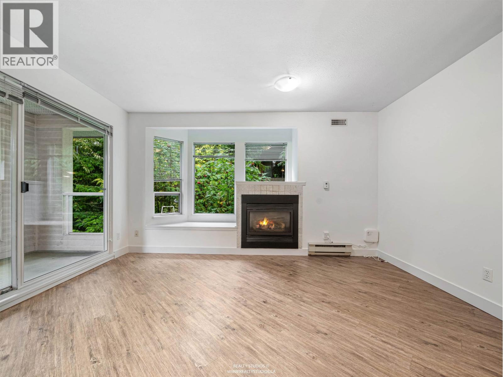 303 123 E 6th Street, North Vancouver, British Columbia  V7L 1N9 - Photo 5 - R3078961